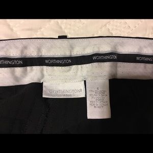 Size 6, Worthington pants. Black.